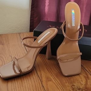 Lilian High Heeled Sandals (Honey)